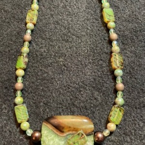 Flowers-Lonnie-Jasper-and-Peridot-pendant.jpeg-nggid043160-ngg0dyn-800x600-00f0w010c010r110f110r010t010