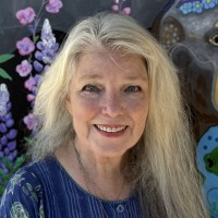 Sue-Coccia-Bio-photo-2025-close-up-1